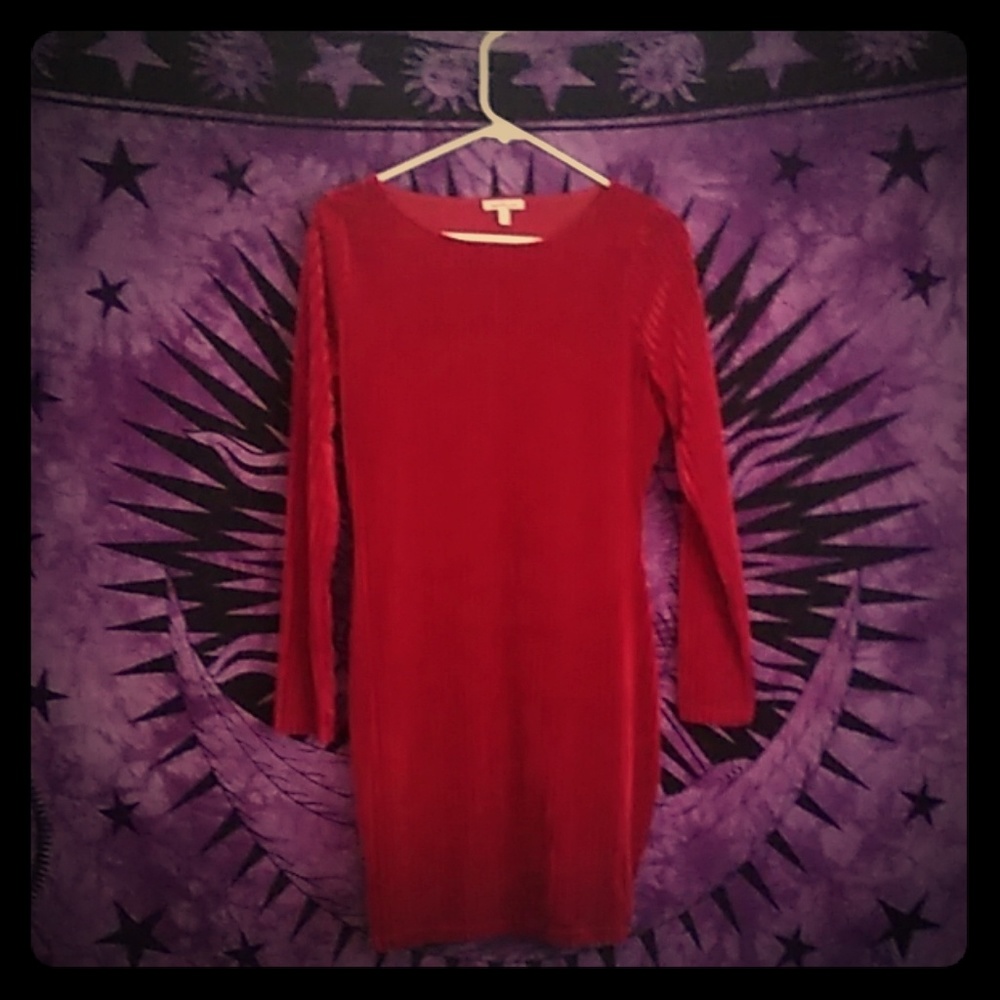 Ribbed red dress